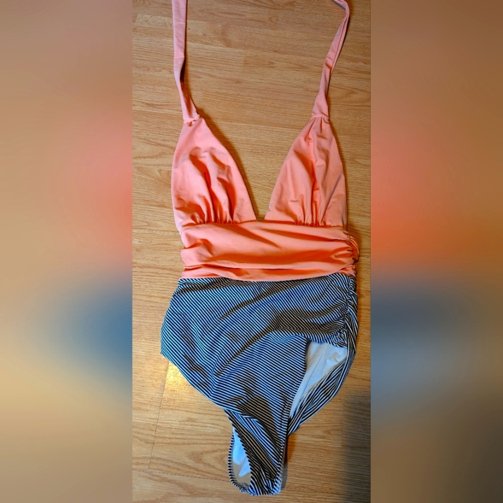 Cupshe swimsuit onesie size medium